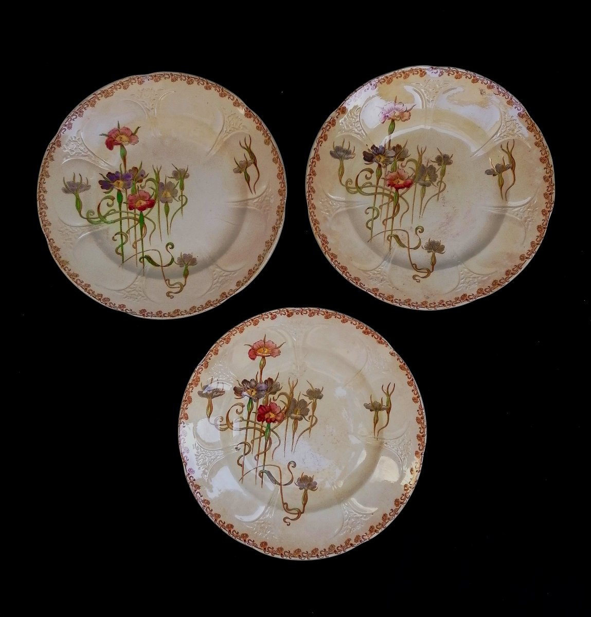 TROIS ASSIETTES EN TERRE DE FER - LONGWY NIELLES - ART NOUVEAU -