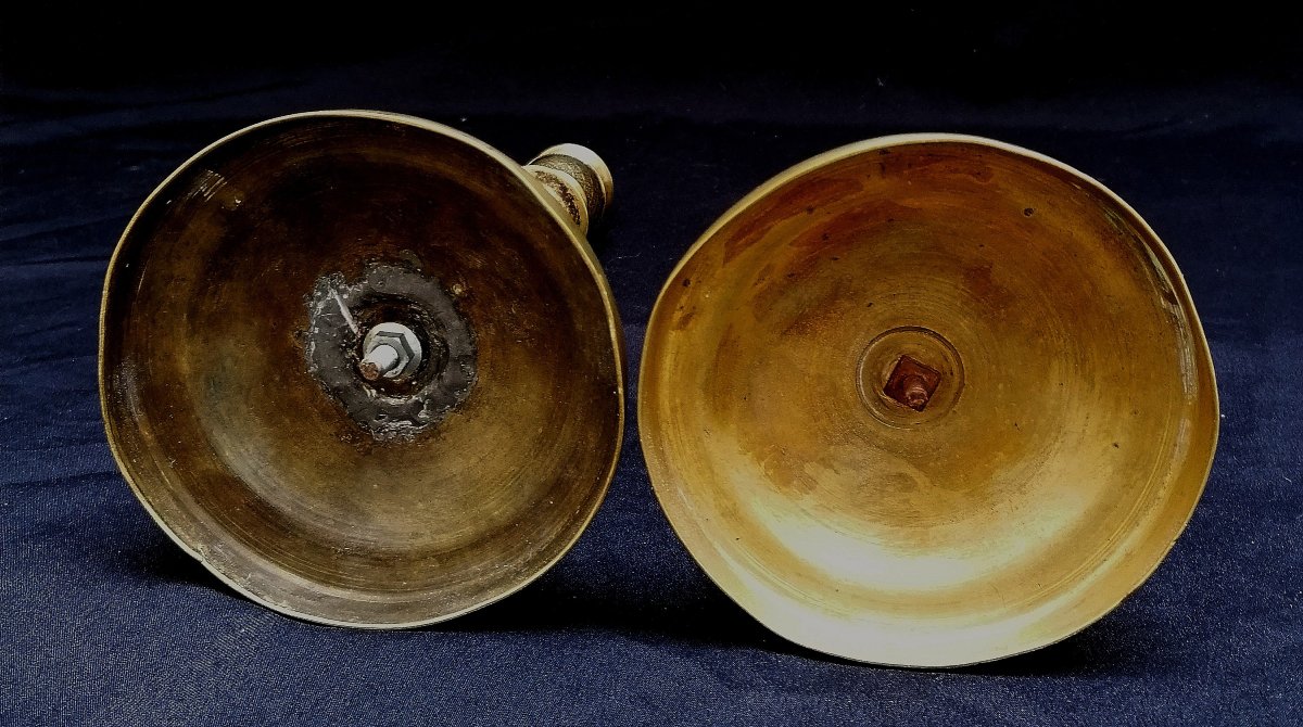 PAIRE DE BOUGEOIRS OU FLAMBEAUX EN BRONZE ET LAITON CISELES  - EPOQUE RESTAURATION - XIXEME --photo-2