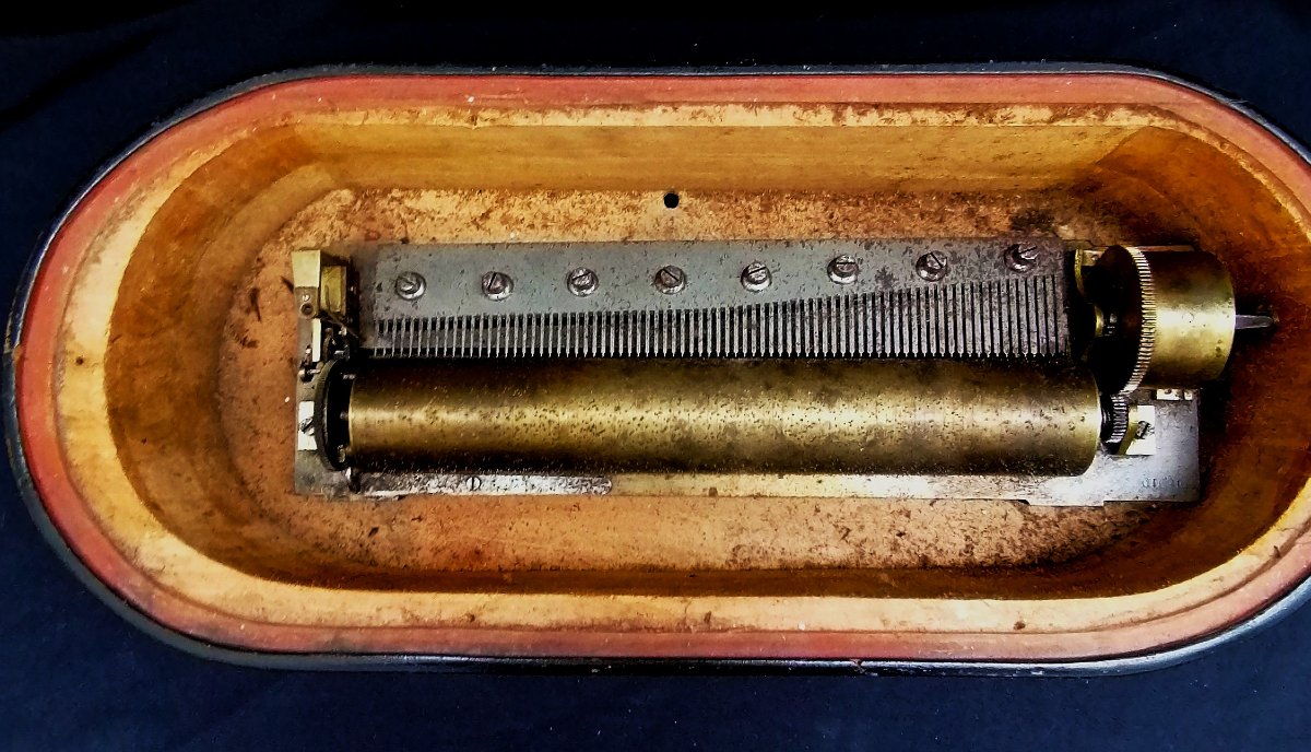 Table Centerpiece - Music Box - Multiple Melodies  - 78 Tones - 19th Century - In Working Condition -