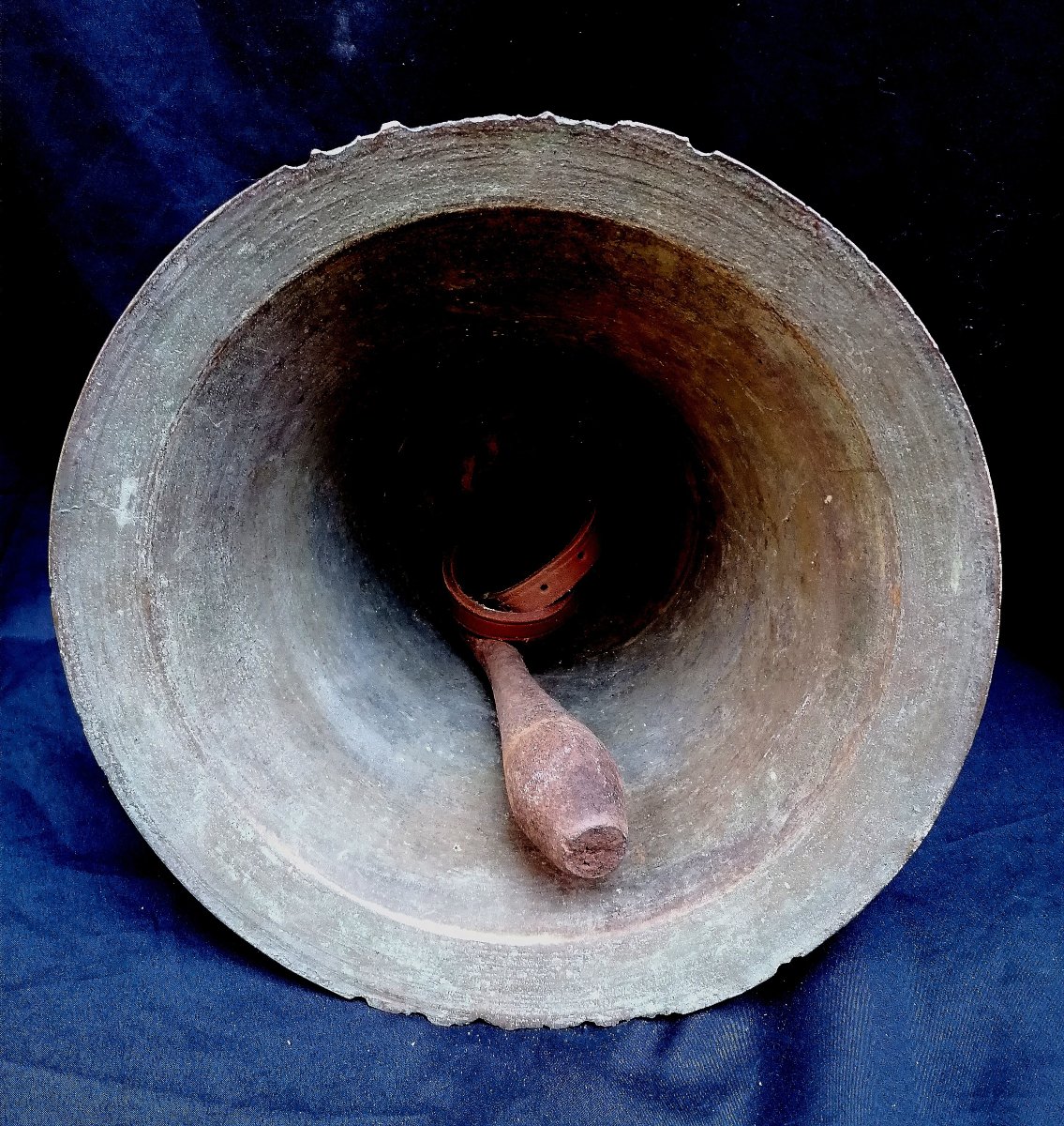 CLOCHE ANCIENNE DE PROPRIETE EN BRONZE DATEE ET MONOGRAMMEE - XIXEME SIECLE - -photo-4