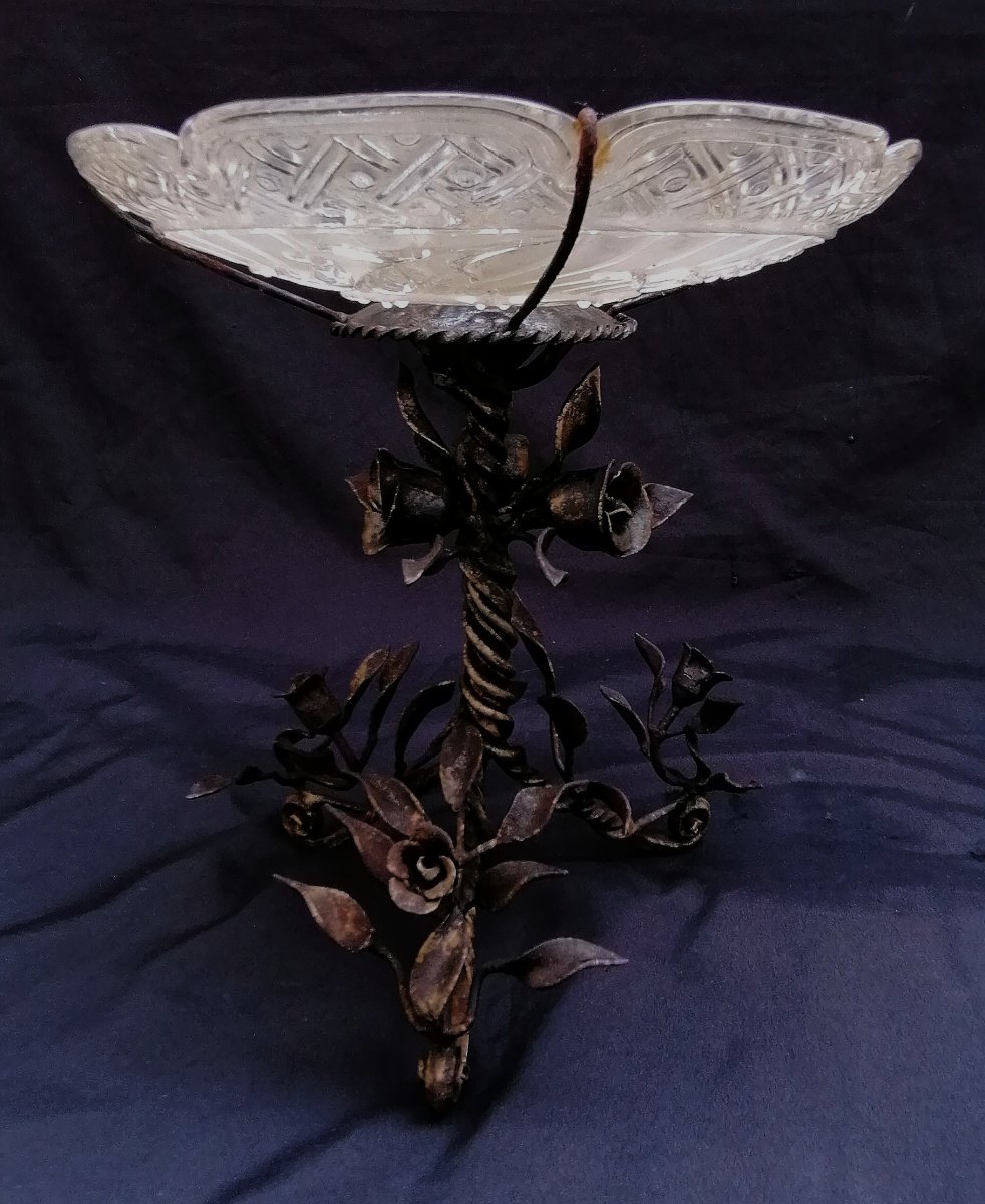 COUPE POLYLOBEE EN CRISTAL MOULE SUR UN PIED EN FER FORGE A DECOR DE FLEURS - CIRCA 1900 --photo-2