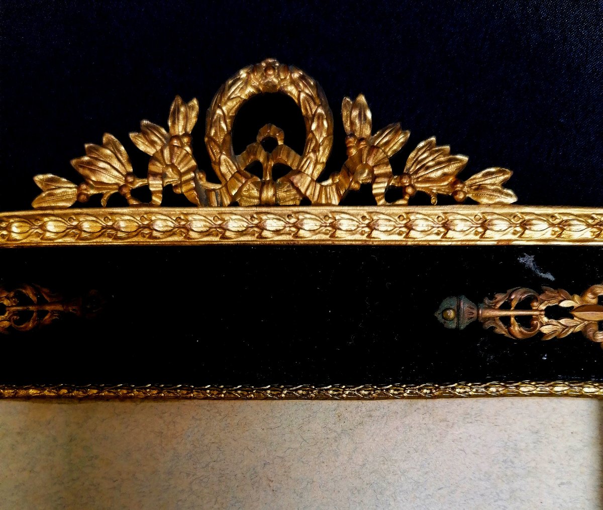 CADRE DE STYLE LOUIS XVI EN BRONZE ET LAITON CISELE ET DORE - EPOQUE FIN XIX DEBUT XXEME --photo-3