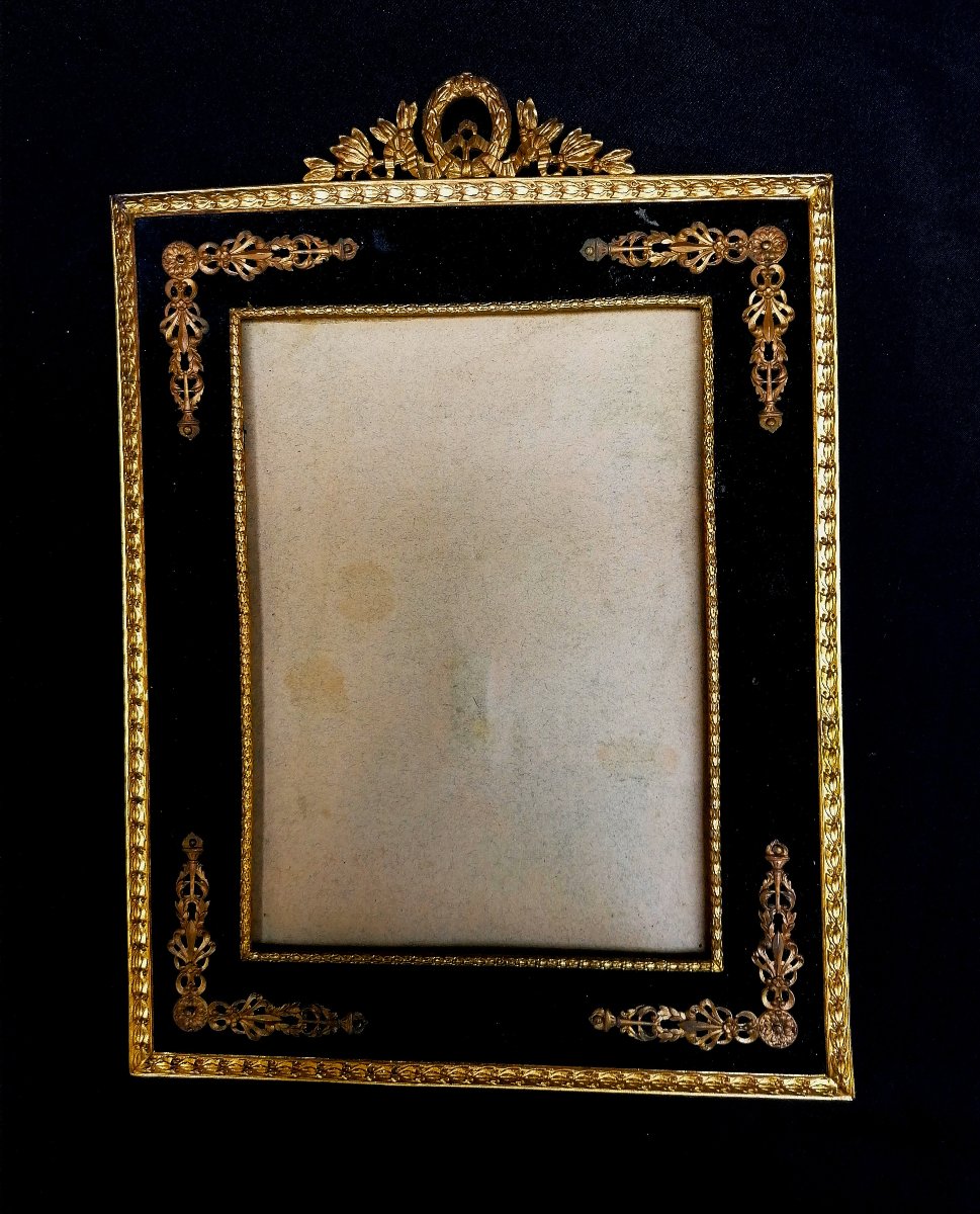 CADRE DE STYLE LOUIS XVI EN BRONZE ET LAITON CISELE ET DORE - EPOQUE FIN XIX DEBUT XXEME -