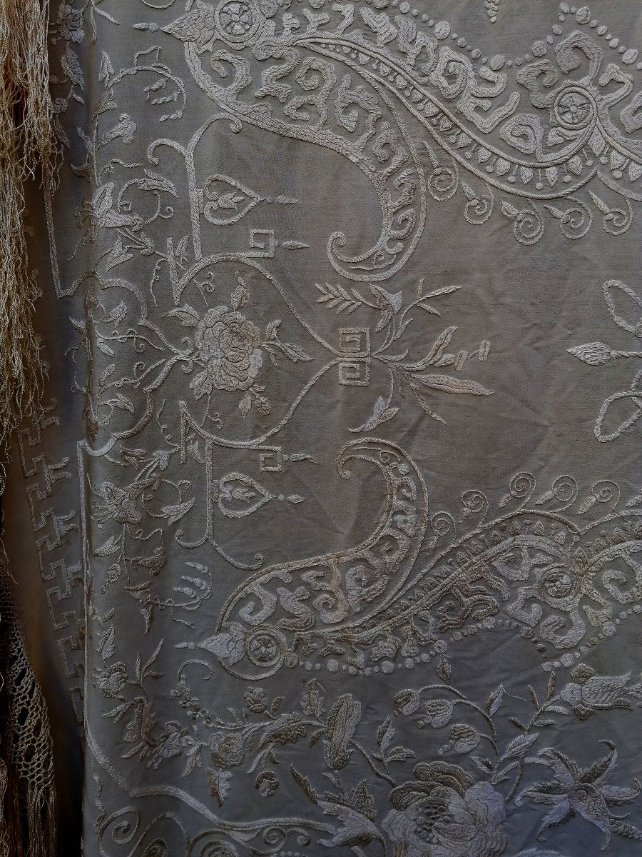 Antique Chinese Embroidered Shalw From Manila - Silk Embroidered With Flowers And Roses - Late 19th Century --photo-2