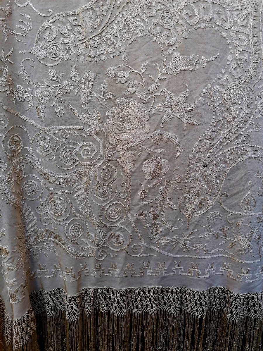 Antique Chinese Embroidered Shalw From Manila - Silk Embroidered With Flowers And Roses - Late 19th Century --photo-3