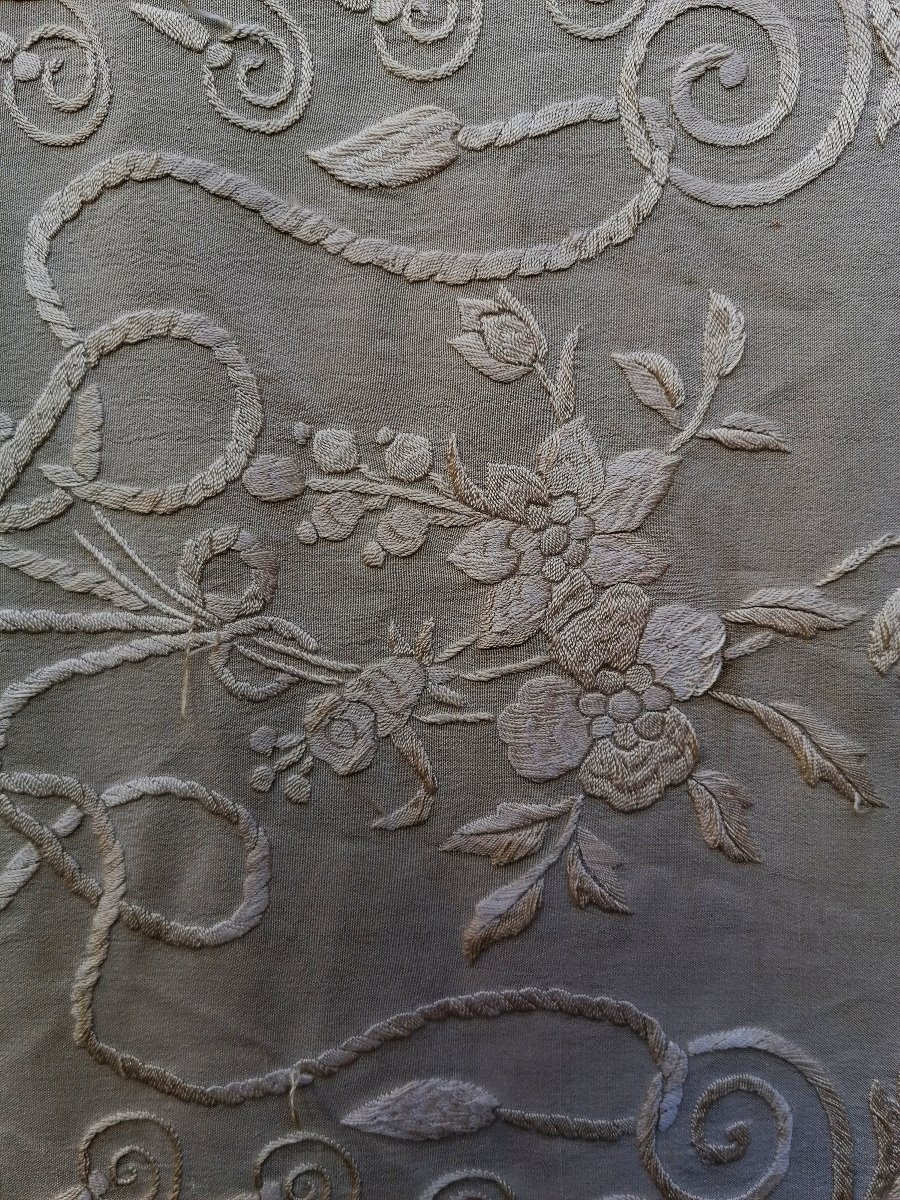 Antique Chinese Embroidered Shalw From Manila - Silk Embroidered With Flowers And Roses - Late 19th Century --photo-4