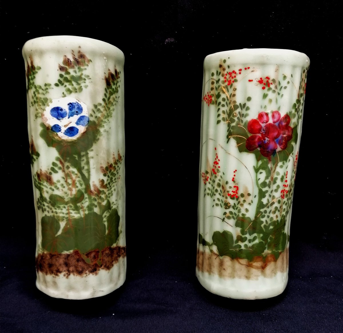 DEUX BOUQUETIERES EN PORCELAINE CELADON DU JAPON - EPOQUE MEIJI - FIN XIXEME -