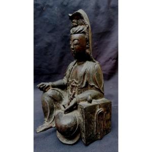 Bronze d'Epoque Ming - Guanying Avec Restes De Laque Et Dorure -