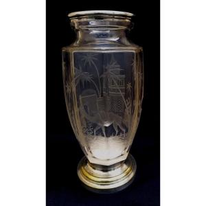 VASE EN CRISTAL TAILLE EN CAMEE  A LA ROUE A DECOR TOURNANT ORIENTALISTE - XIX-XXEME -