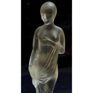 SCULPTURE ART DECO - JEUNE FEMME EN VERRE PRESSE MOULE ET SATINE - XXEME -