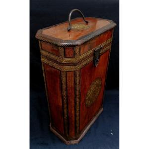 CONTENER - COFFRE - BOITE A BOUTEILLES DE VIN - BOIS EXOTIQUR BARDE DE CUIVRE REPOUSSE - XIXEME