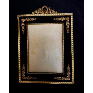 CADRE DE STYLE LOUIS XVI EN BRONZE ET LAITON CISELE ET DORE - EPOQUE FIN XIX DEBUT XXEME -