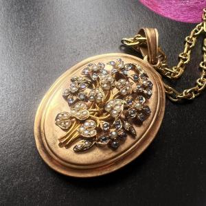 Pendentif Medaillon Porte Souvenir  En Or 18k, Saphirs Bleu Et Perles