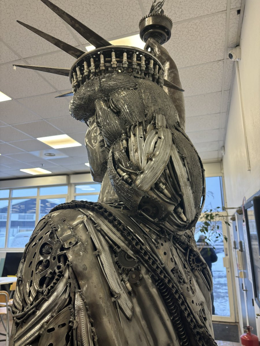 Statue de la liberté en pièce automobiles (metal)-photo-3