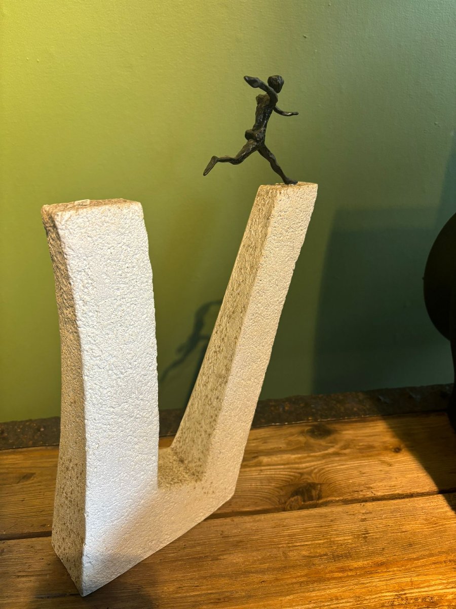 Modern V-shaped Sculpture-photo-3