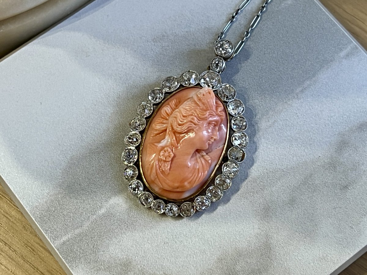 Necklace In Yellow Gold, Platinum, Coral Cameo And Old-cut Diamonds Totaling 3.50 Carats-photo-2