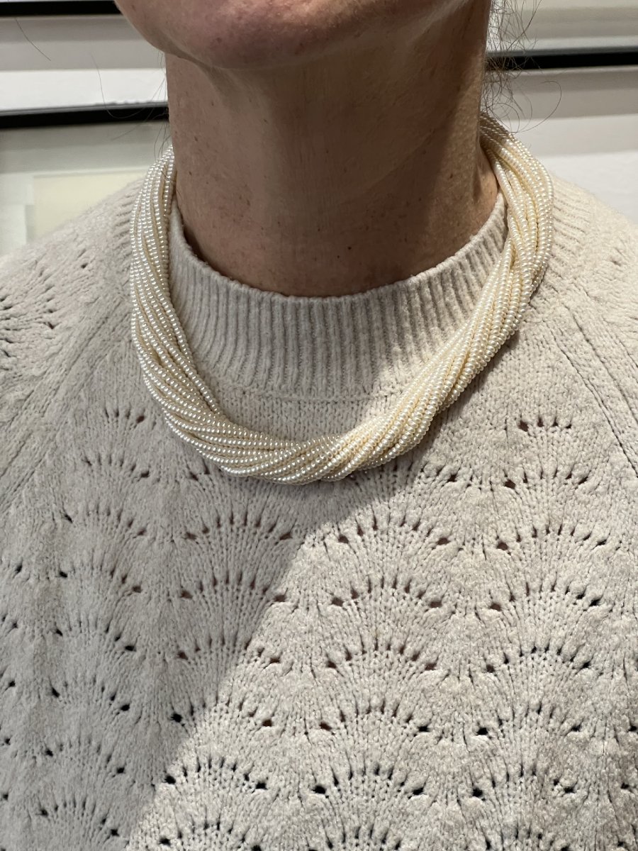 Twisted Pearl Necklace With Yellow Gold Clasp-photo-4