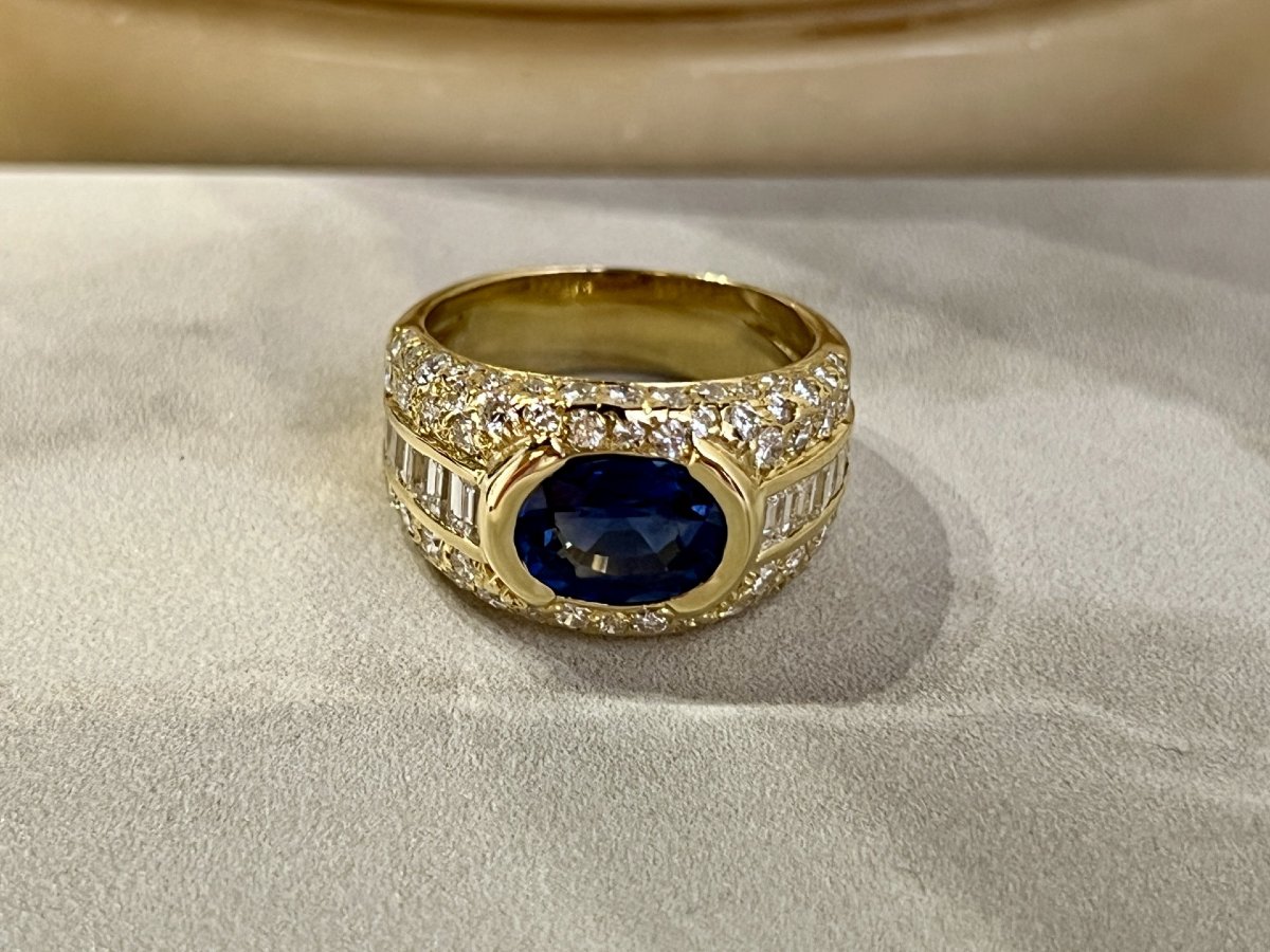 Dome Ring In Yellow Gold, Oval Sapphire Of 2.25 Ct, Baguette Diamonds Of 0.90 Ct And Diamonds Of 0.75 Ct-photo-2