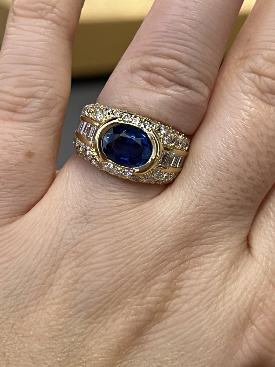 Dome Ring In Yellow Gold, Oval Sapphire Of 2.25 Ct, Baguette Diamonds Of 0.90 Ct And Diamonds Of 0.75 Ct-photo-4