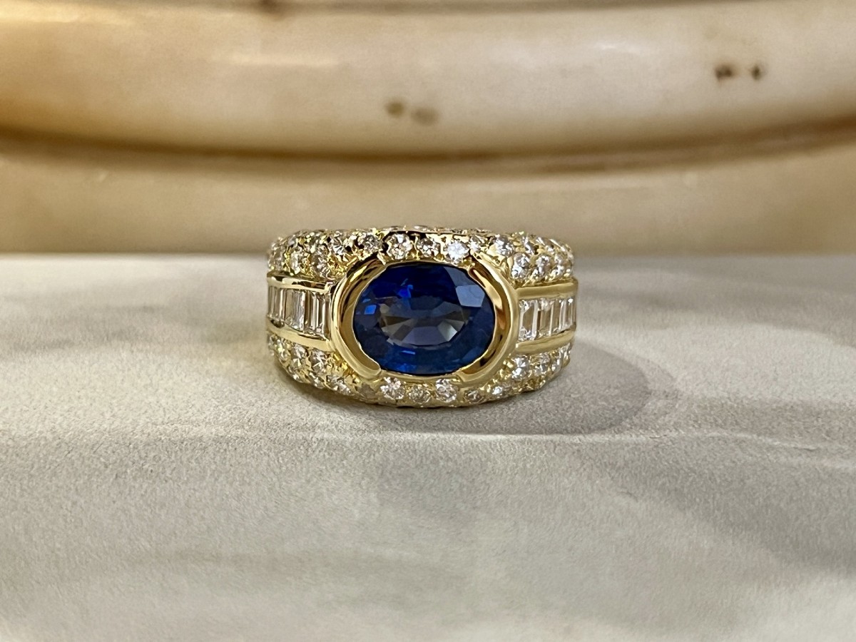 Dome Ring In Yellow Gold, Oval Sapphire Of 2.25 Ct, Baguette Diamonds Of 0.90 Ct And Diamonds Of 0.75 Ct