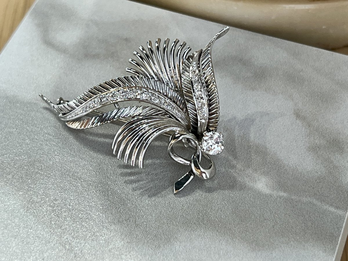 Leaf Brooch In White Gold, Platinum, Old-cut Diamond 0.50 Ct And Diamonds Totaling 0.30 Ct -photo-2