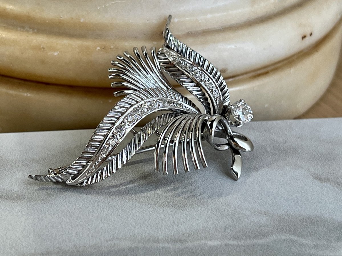 Leaf Brooch In White Gold, Platinum, Old-cut Diamond 0.50 Ct And Diamonds Totaling 0.30 Ct -photo-3