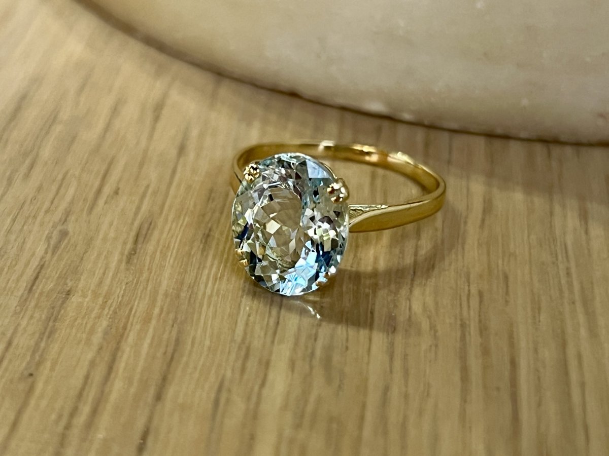 Yellow Gold Ring With A 4.80 Carat Oval-cut Aquamarine-photo-3