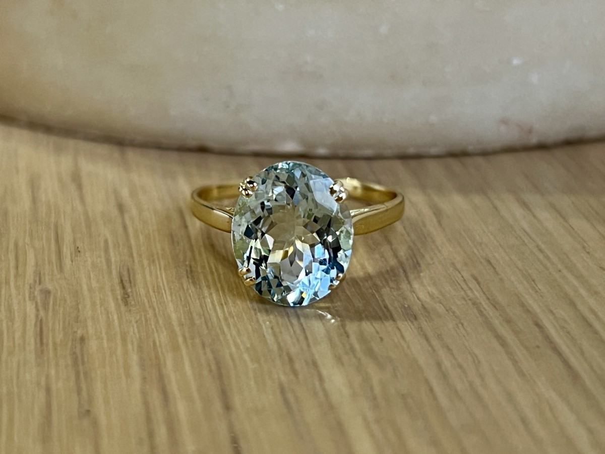 Yellow Gold Ring With A 4.80 Carat Oval-cut Aquamarine