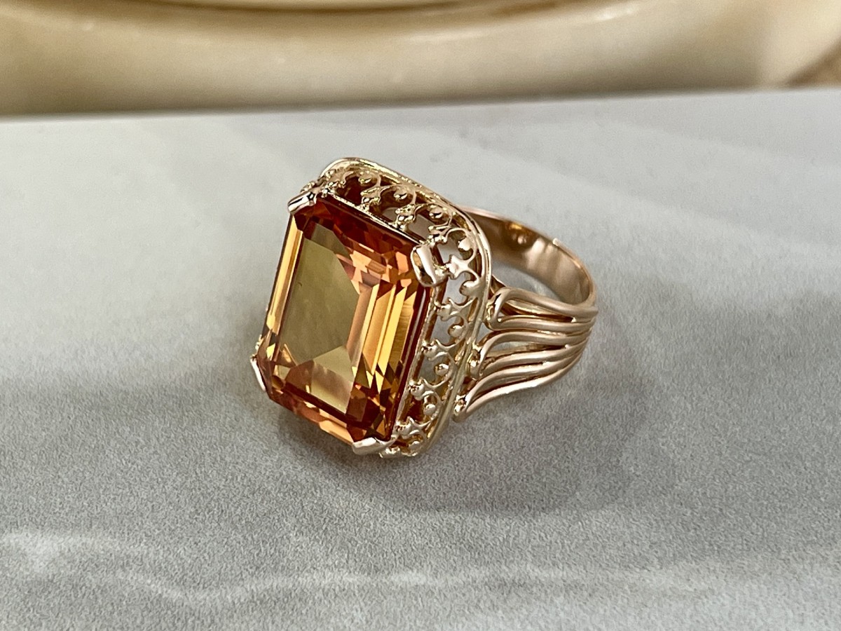 Rose Gold Ring With A 9.50 Carat Emerald-cut Citrine
