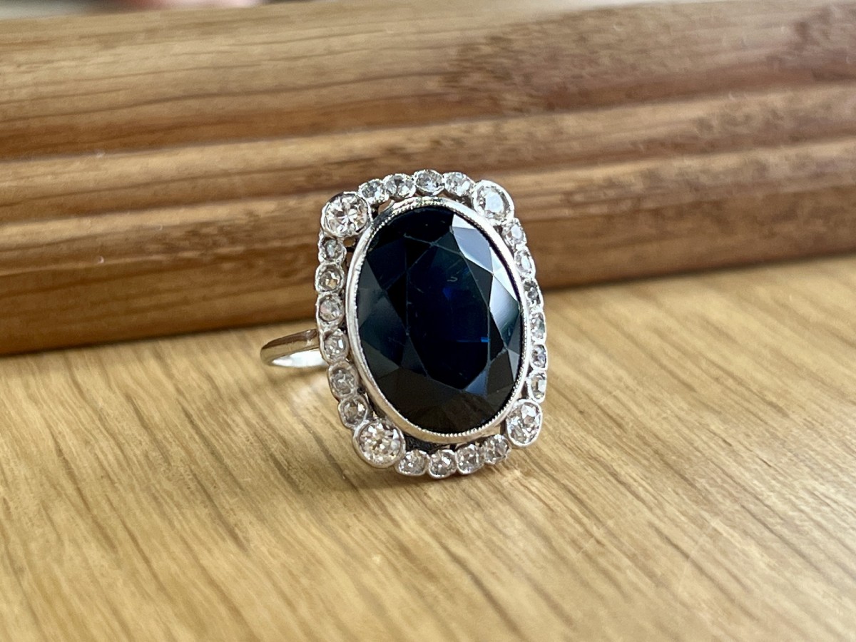 Marguerite Ring In White Gold, Platinum, 10.50 Carat Oval Sapphire And Ta Diamonds Totaling 0.60 Ct