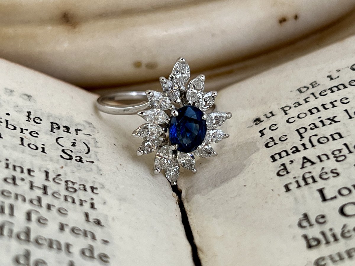 Bague Marquise en or blanc, saphir ovale de 1,20 carat et diamants taille marquise pour 1 carat-photo-2