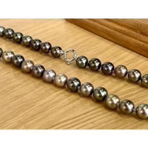  Tahitian Pearl Necklace, 9.5-10 Mm In Diameter. White Gold Clasp.