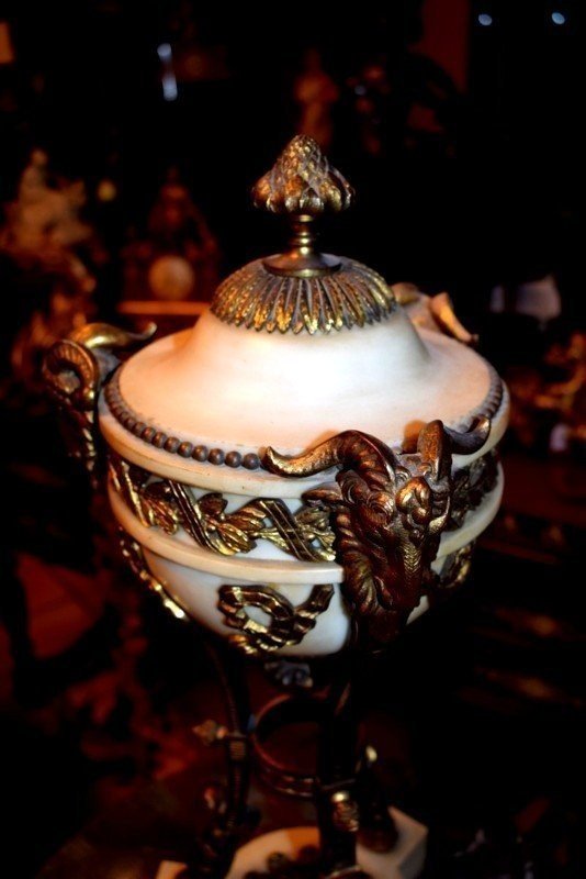 Pair Of Large Marble And Bronze Urns-photo-3