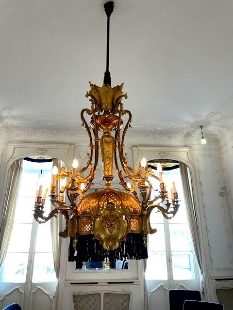 Lustre Monumental