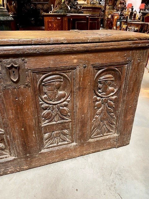 Renaissance Period Trunk-photo-3