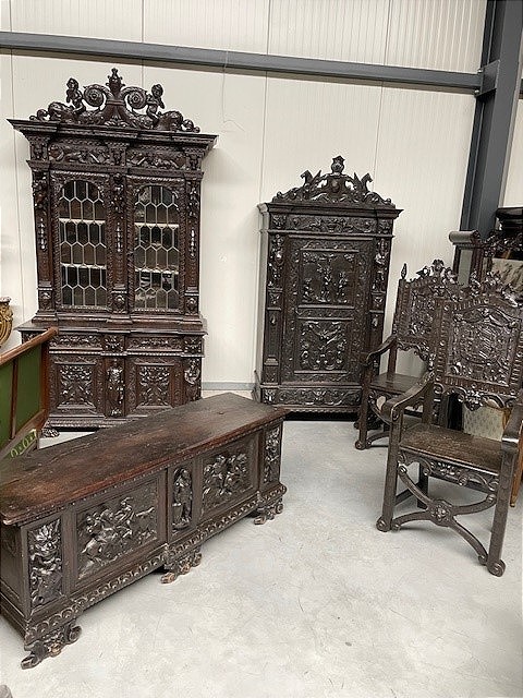 Ensemble de meubles de château