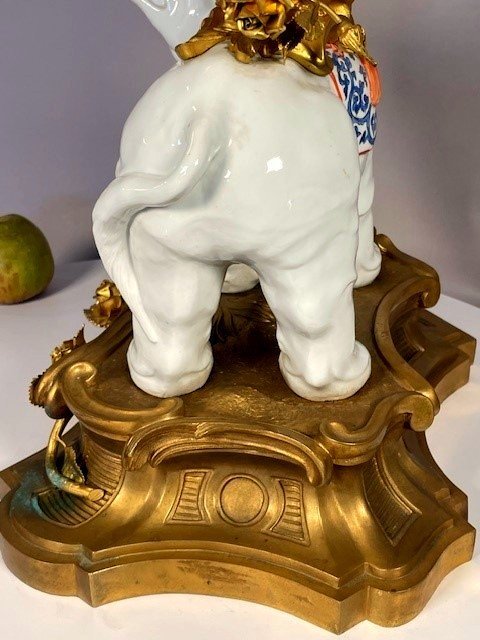 Pendule à l'éléphant en porcelaine et bronze-photo-3