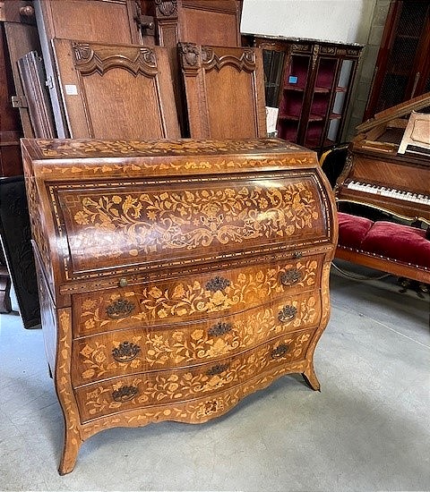 Bureau en marqueterie XIXe 