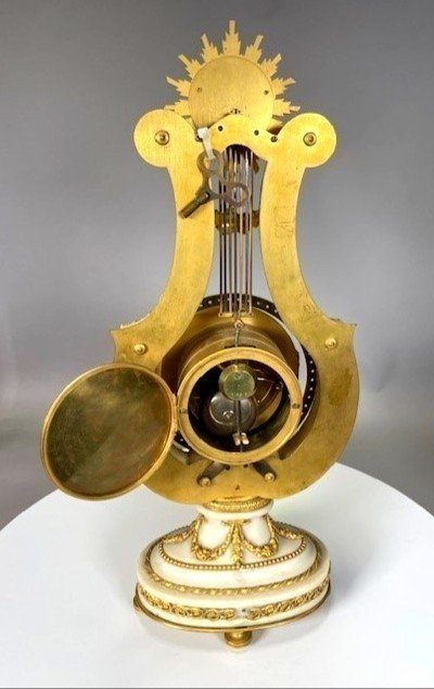 Pendule lyre en bronze doré et marbre blanc-photo-2