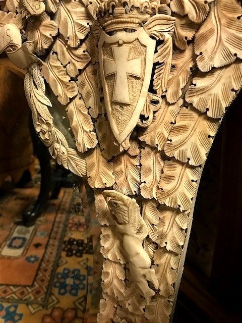 Important And Rare Pair Of Bone Mirrors -photo-1