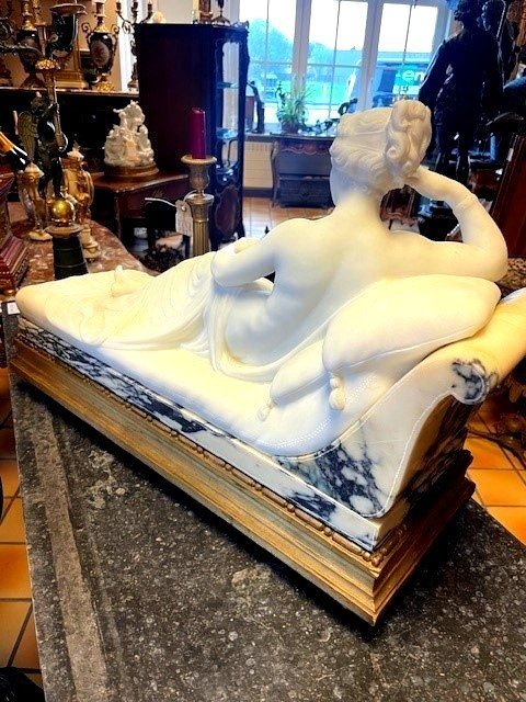 Sculpture en marbre "Vénus Victrix"-photo-4
