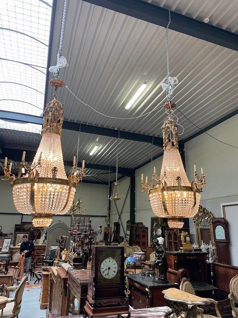 Pair Of Palatial Size Chandeliers In Bronze And Crystal-photo-3