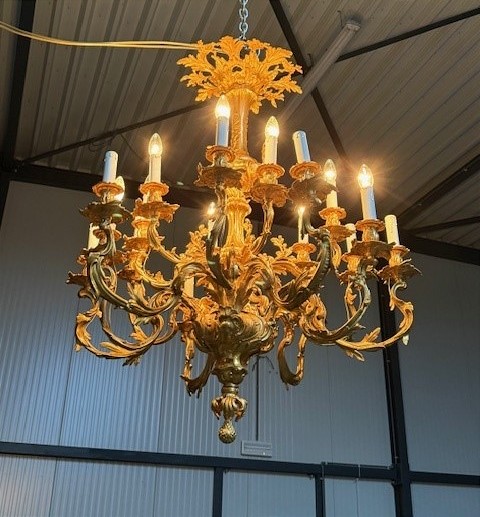 Grand lustre à 16 branches