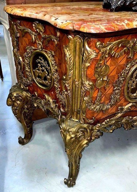 "medallion" Chest Of Drawers-photo-3