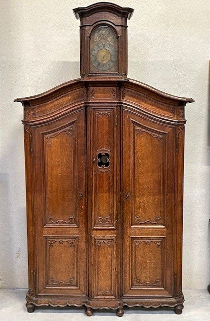 Armoire de château du XVIIIe siècle 