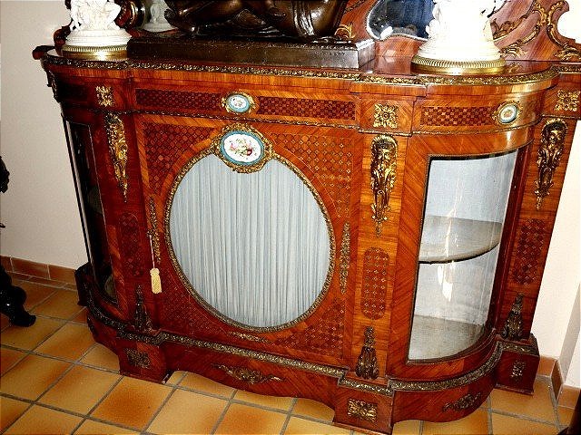 Dressoir et miroir en bois de rose et porcelaine de Sèvres-photo-2