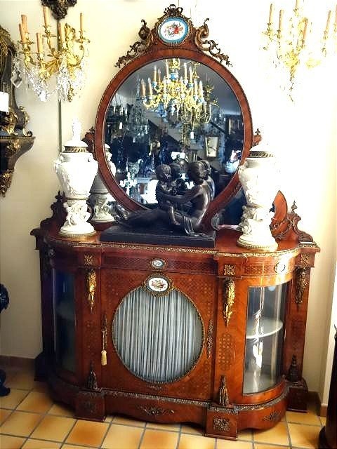 Dressoir et miroir en bois de rose et porcelaine de Sèvres