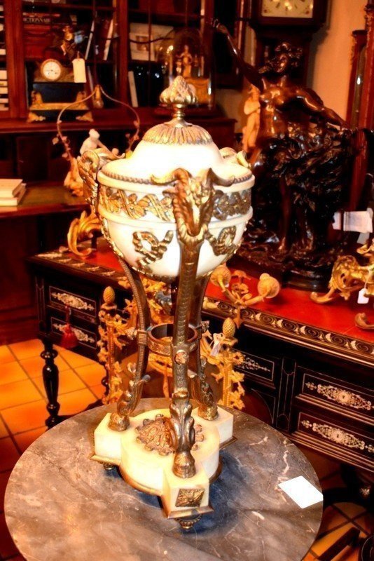 Paire de cassolettes en marble blanc -photo-2