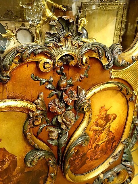 Baroque-style Castle Display Case -photo-3