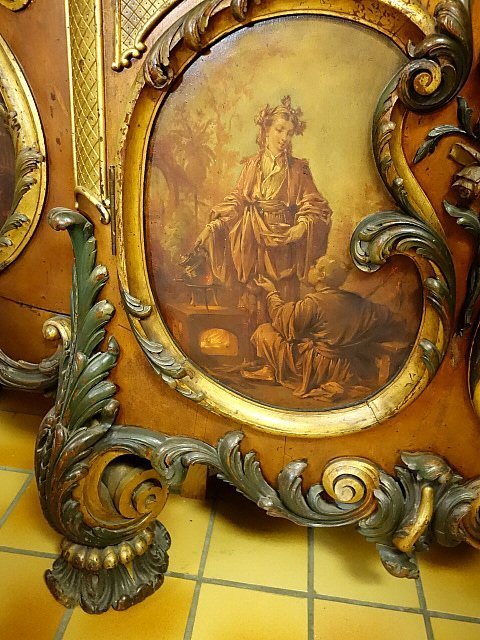 Baroque-style Castle Display Case -photo-4